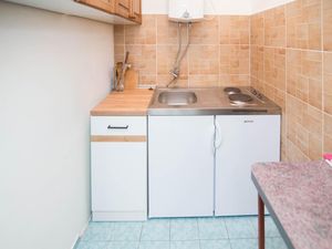 23297630-Ferienwohnung-4-Veli Lošinj-300x225-3