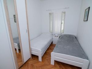 23297630-Ferienwohnung-4-Veli Lošinj-300x225-5