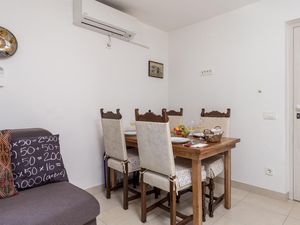 23748160-Ferienwohnung-5-Veli Lošinj-300x225-3