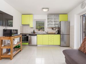 23748160-Ferienwohnung-5-Veli Lošinj-300x225-5