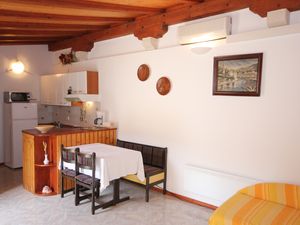 18510507-Ferienwohnung-5-Veli Lošinj-300x225-3