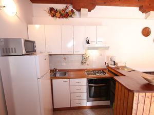 18510507-Ferienwohnung-5-Veli Lošinj-300x225-4