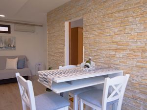 23650760-Ferienwohnung-3-Veli Lošinj-300x225-3