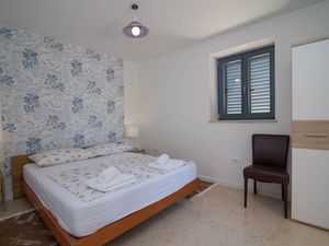 23660443-Ferienwohnung-4-Veli Lošinj-300x225-5