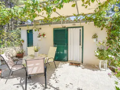 Ferienwohnung für 2 Personen (25 m²) in Veli Rat 2/10