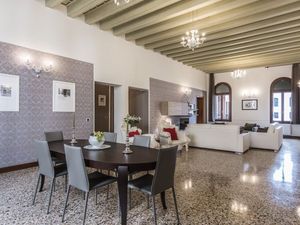 22133889-Ferienwohnung-8-Venedig-300x225-4