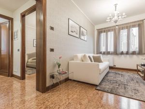 22145627-Ferienwohnung-3-Venedig-300x225-3