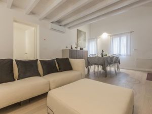 22145109-Ferienwohnung-5-Venedig-300x225-5