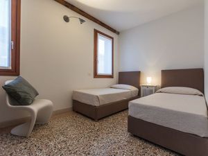 22311563-Ferienwohnung-4-Venedig-300x225-4