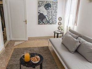 23878125-Ferienwohnung-5-Venedig-300x225-0