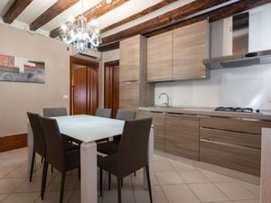 23878130-Ferienwohnung-4-Venedig-300x225-4