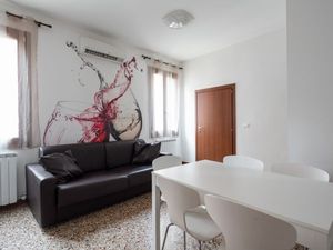 23878151-Ferienwohnung-6-Venedig-300x225-1