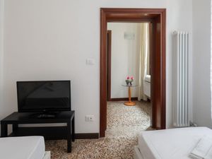 23878161-Ferienwohnung-4-Venedig-300x225-5