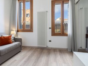 24048578-Ferienwohnung-3-Venedig-300x225-1