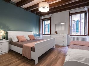 24048582-Ferienwohnung-6-Venedig-300x225-1