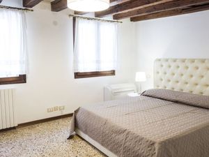 24048594-Ferienwohnung-5-Venedig-300x225-1