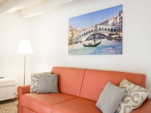 24048594-Ferienwohnung-5-Venedig-300x225-4