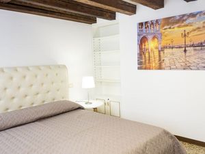 24048594-Ferienwohnung-5-Venedig-300x225-5