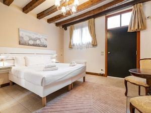 24048601-Ferienwohnung-2-Venedig-300x225-0