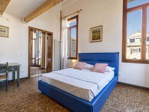 24048585-Ferienwohnung-8-Venedig-300x225-4