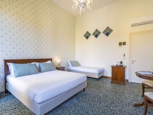 24048598-Ferienwohnung-3-Venedig-300x225-5