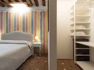 24048595-Ferienwohnung-4-Venedig-300x225-2