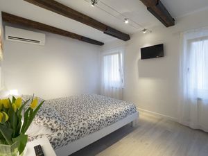 24048614-Ferienwohnung-2-Venedig-300x225-4