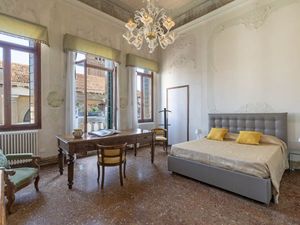 24048585-Ferienwohnung-8-Venedig-300x225-4