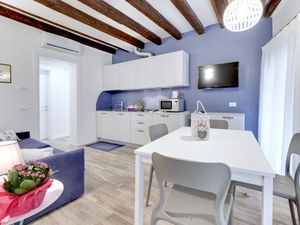 24048608-Ferienwohnung-4-Venedig-300x225-5