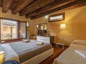 24048621-Ferienwohnung-6-Venedig-300x225-5