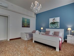 24048630-Ferienwohnung-10-Venedig-300x225-5