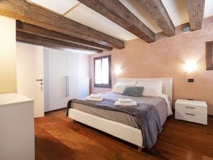 24048635-Ferienwohnung-4-Venedig-300x225-5