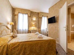 24048641-Ferienwohnung-2-Venedig-300x225-2