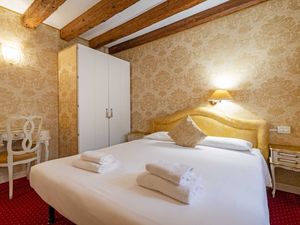 24048649-Ferienwohnung-2-Venedig-300x225-1