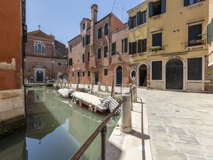 24048629-Ferienwohnung-5-Venedig-300x225-1