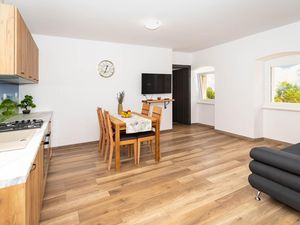 23756596-Ferienwohnung-4-Veprinac-300x225-3