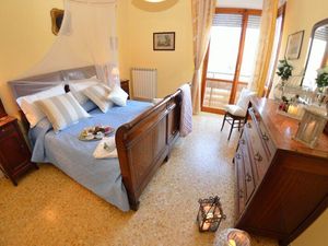 23549197-Ferienwohnung-6-Viareggio-300x225-3