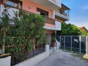 23699297-Ferienwohnung-5-Viareggio-300x225-1