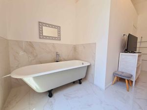 23978662-Ferienwohnung-3-Viareggio-300x225-4