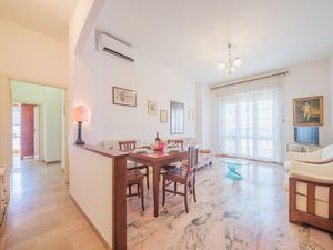 Ferienwohnung für 5 Personen (85 m²) in Viareggio