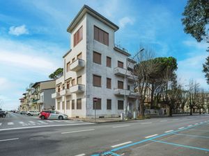 23861277-Ferienwohnung-5-Viareggio-300x225-1