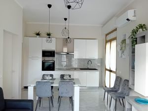 24018213-Ferienwohnung-6-Viareggio-300x225-4