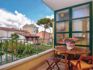 23730390-Ferienwohnung-4-Viareggio-300x225-1