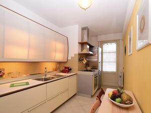 23730390-Ferienwohnung-4-Viareggio-300x225-3