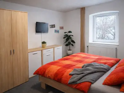 Schlafzimmer 1