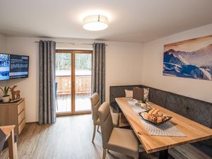 23766407-Ferienwohnung-8-Viehhofen-300x225-2