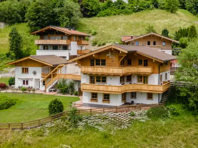 Außenseite Ferienhaus [Sommer]