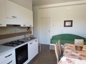 23353015-Ferienwohnung-6-Vieste-300x225-1