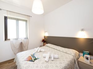 23873705-Ferienwohnung-5-Vieste-300x225-5