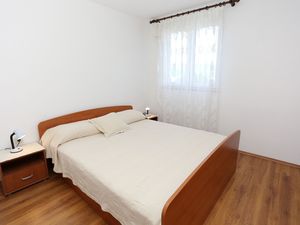 18564690-Ferienwohnung-4-Viganj-300x225-5